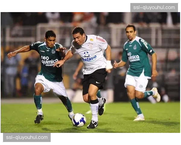 戈亚斯4-2-3-1阵型解析 防守稳固与快速转换的战术执行